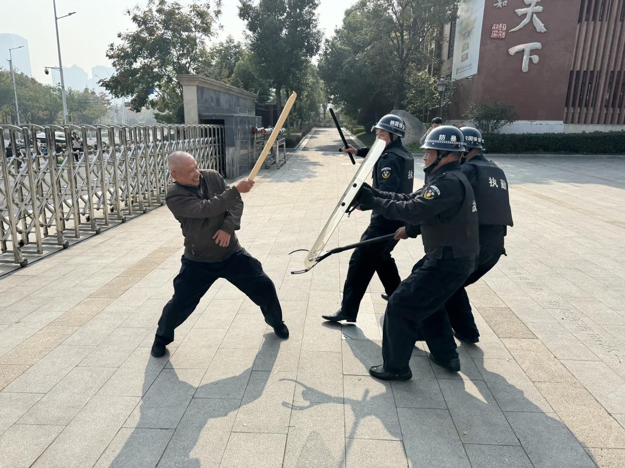 以“演”驻防，临“暴”不乱_html_4d602c0f.jpg