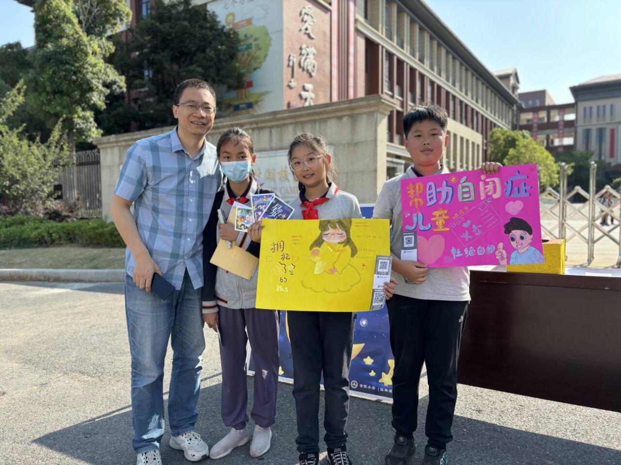 【湖畔·学生活动】给爱一个拥抱 ——明信片义卖活动_html_4d2091a8.jpg