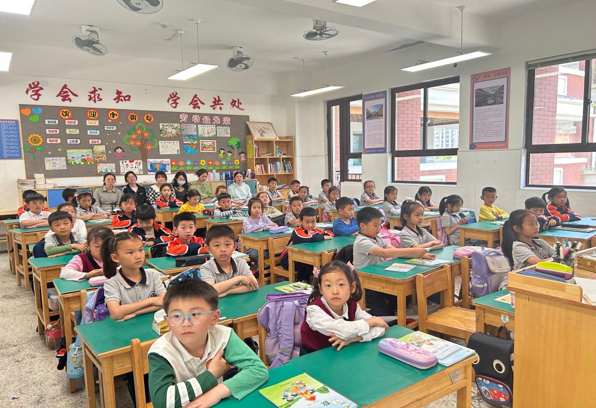 【湖畔童化课堂】 动手操作 关注数运算的一致性数学校本研修之课例研讨（213）_html_5c7db9ce.jpg