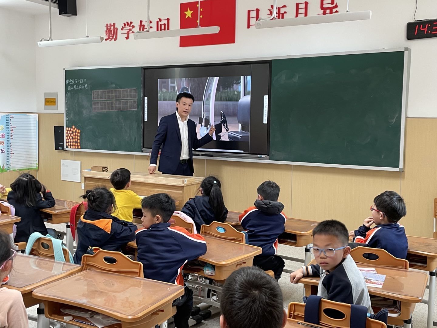 【湖畔·先锋示范】聚是一团火，散是满天星——2022-2023学年先进班集体事迹介绍（1）_html_7970b254.jpg