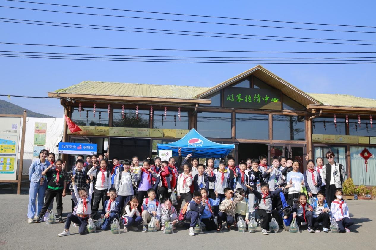 【湖畔·学生活动】探秘农场 劳动“趣”秋游——金陵小学（仙林湖校区）五年级秋季综合实践活动_html_m7c3d4e2a.jpg