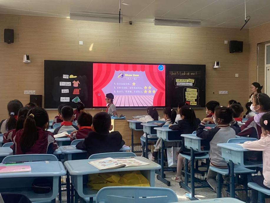 【博学广志】聚“集”智慧，有“备”而教——记金陵小学（广志路校区）三年级英语组集体备课活动_html_6fabb877.jpg