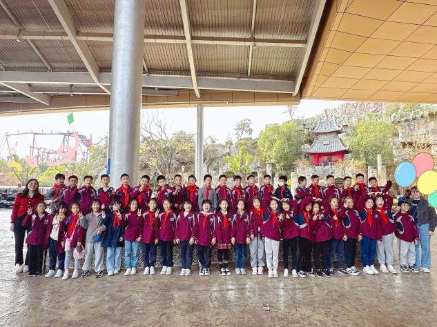 【博学广志】“乐享金秋 快乐“童”行” ——记三年级秋季社会实践活动_html_408117c7.jpg