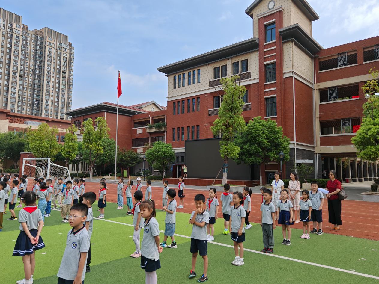 【湖畔·协同育人】开学工作稳推进，专项督导促提升——金陵小学（仙林湖校区）9月专项督导_html_m22b4c1b8.jpg