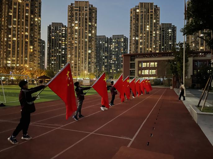 【湖畔·先锋示范】优秀党员事迹——清风沐桃李 明月润初心_html_m191361ad.jpg