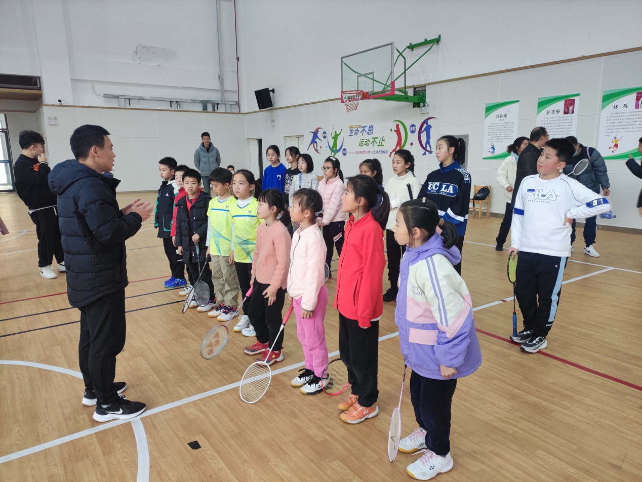 【博学广志】以球会友，“羽”你同行——记羽毛球校际交流赛_html_7f7d5717.jpg