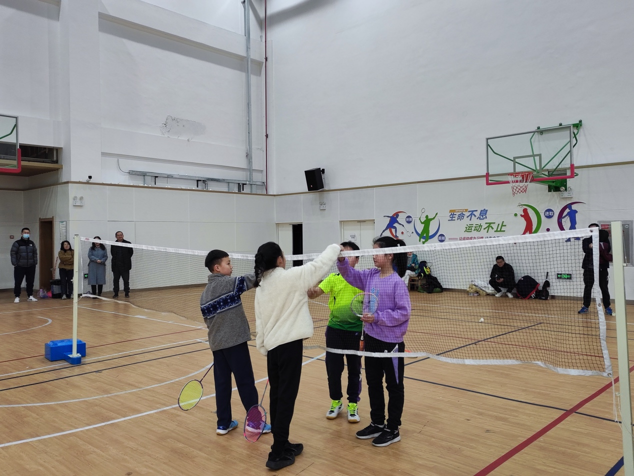 【博学广志】以球会友，“羽”你同行——记羽毛球校际交流赛_html_m4d05497c.jpg
