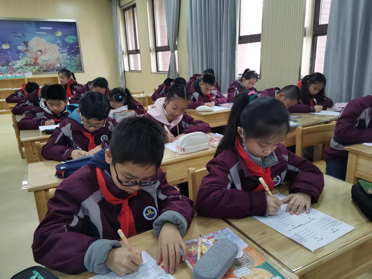 【湖畔·童化课堂】节约用水共携手，学科融合再创新——金陵小学（仙林湖校区）跨学科主题教研活动_html_m50b1759.jpg