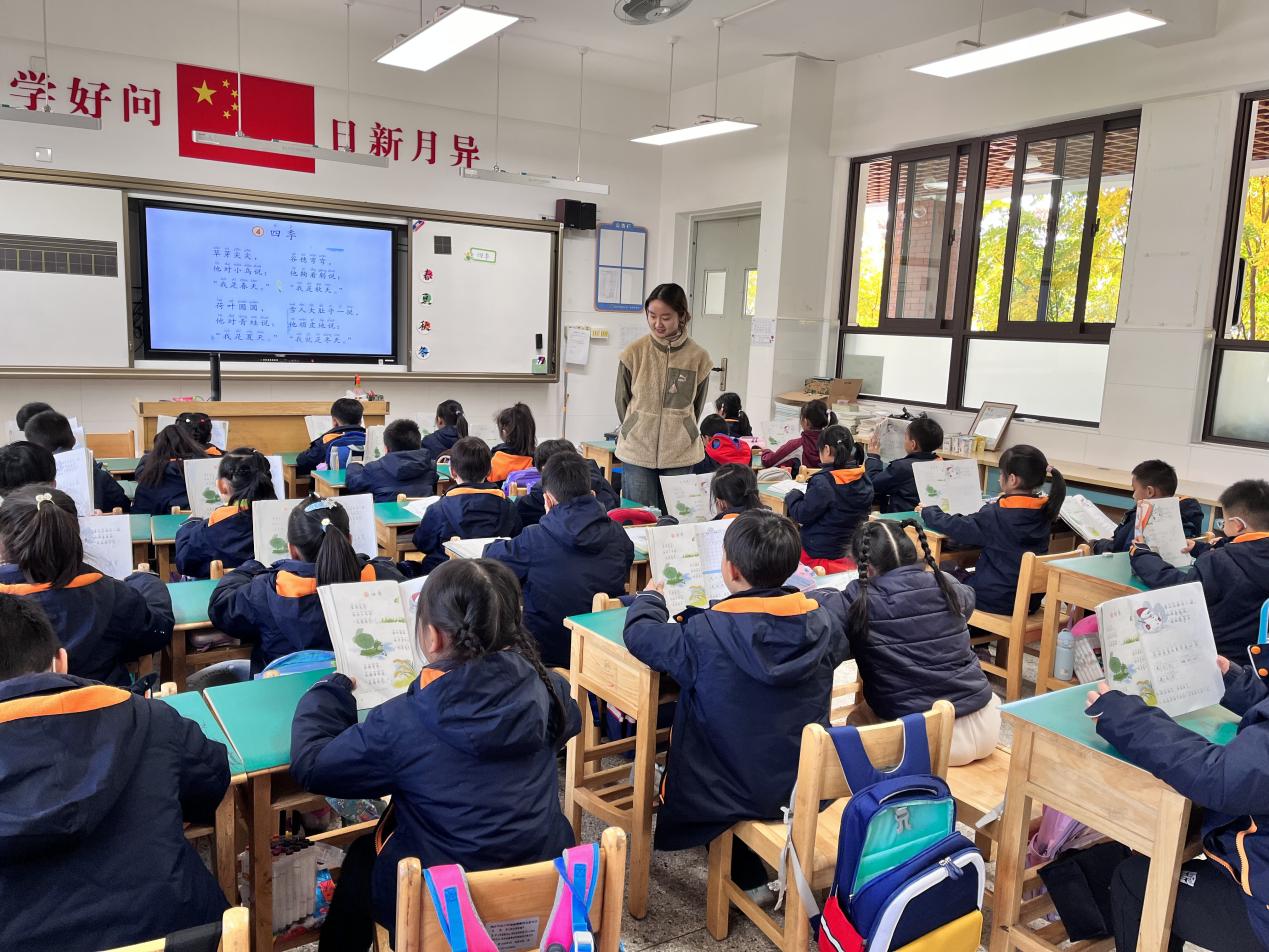 【湖畔·童化课堂】课堂展风采 教研促成长——记金陵小学（仙林湖校区）一年级语文组教研活动_html_md72c7a.jpg
