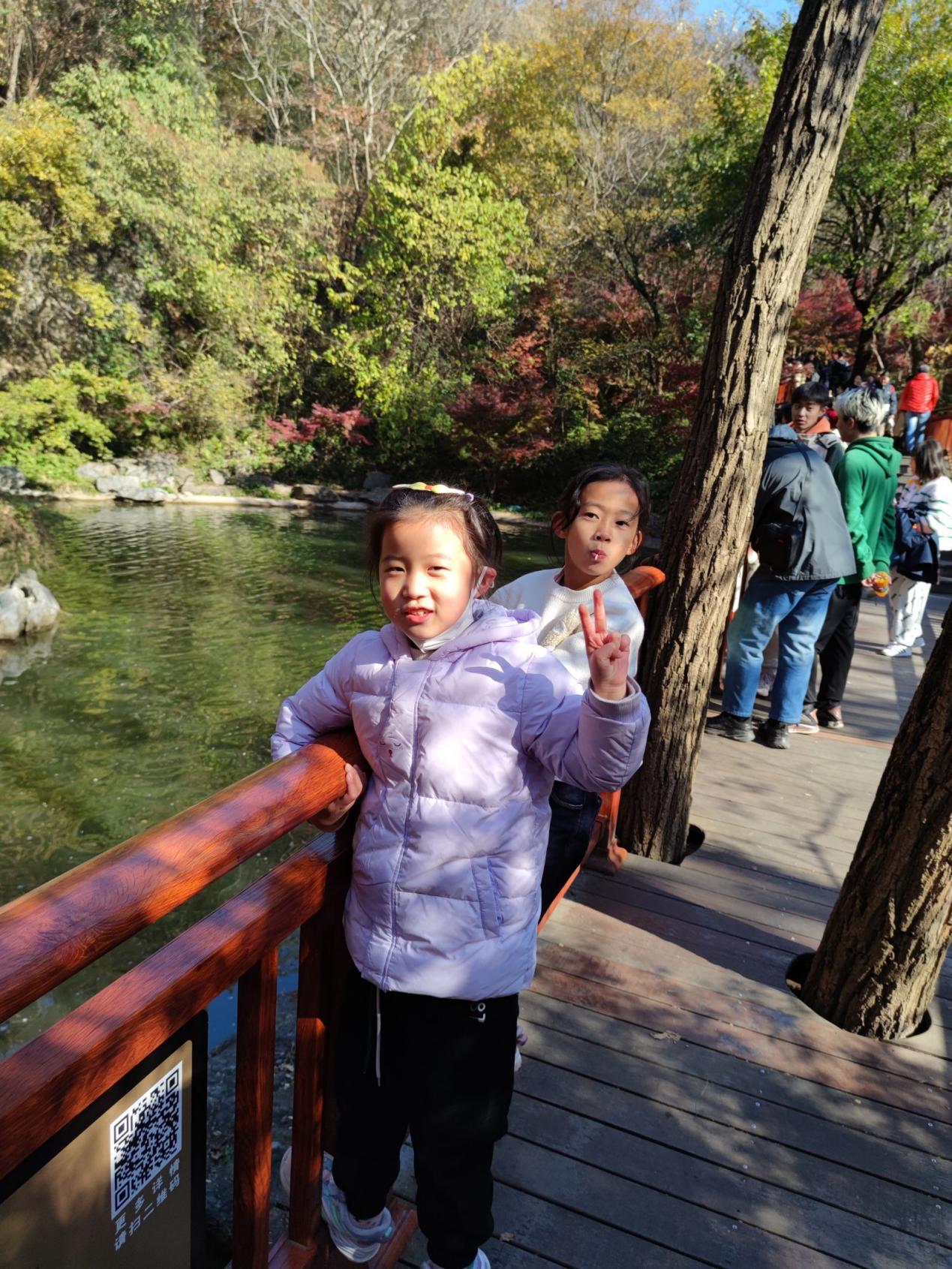 【湖畔·红领巾】同游栖霞山，共赏红枫节——记金陵小学（仙林湖校区）2023级5班团建活动_html_3d116a93.jpg