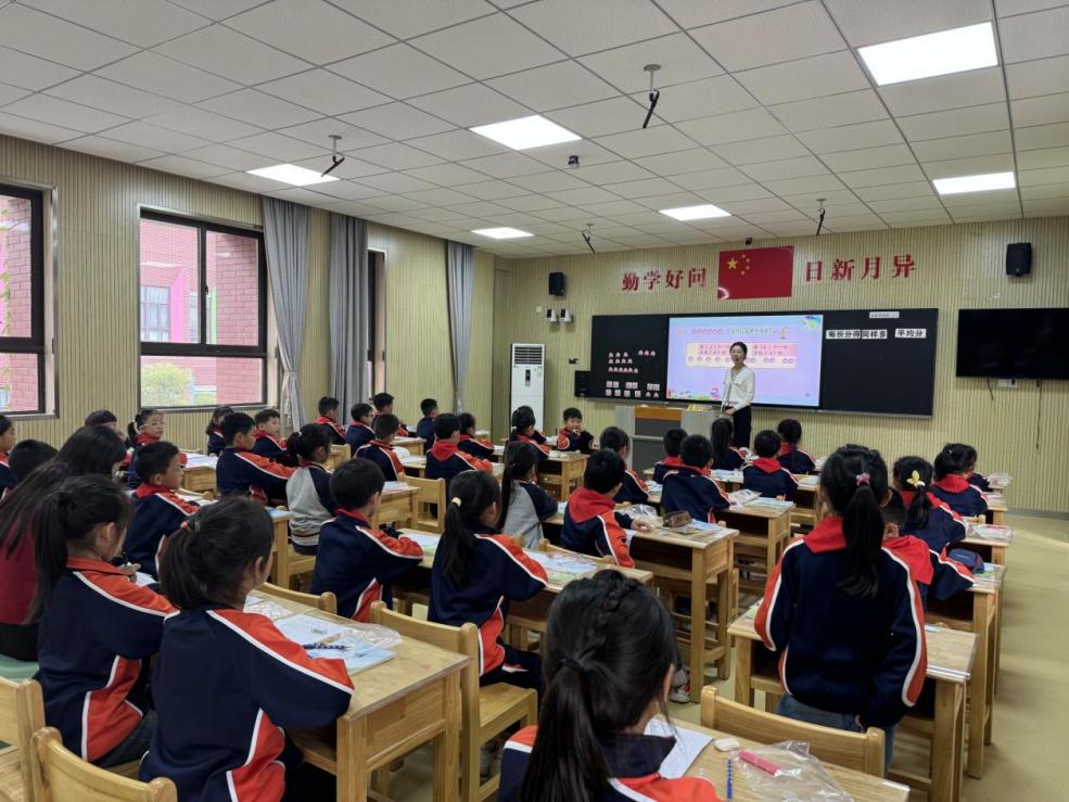 【湖畔·童化课堂】关注“结构”，落实“素养”——数学校本研修之课例研讨（224）_html_3ab835b5.jpg