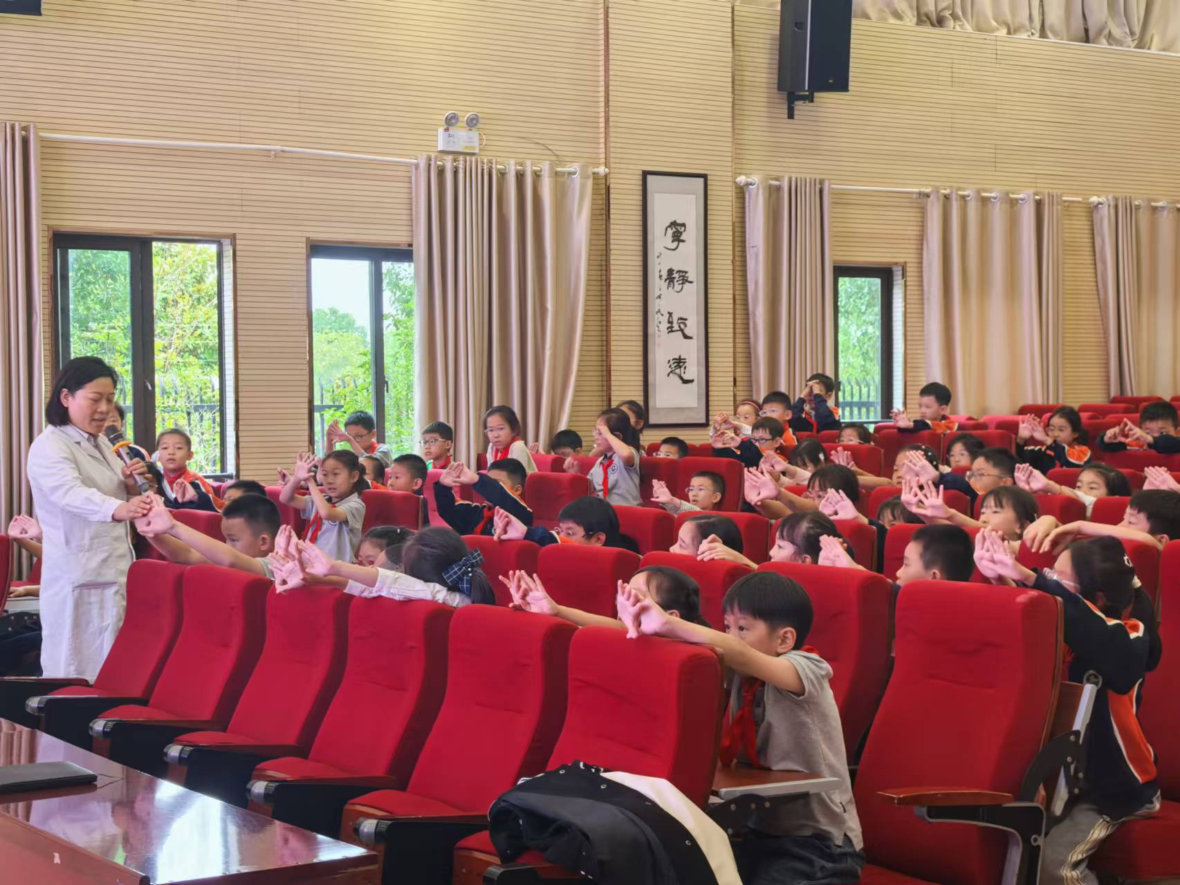 爱眼护眼，点亮“睛”彩——金陵小学（仙林湖校区）开展近视防控宣传教育活动_html_5d2e518f.jpg