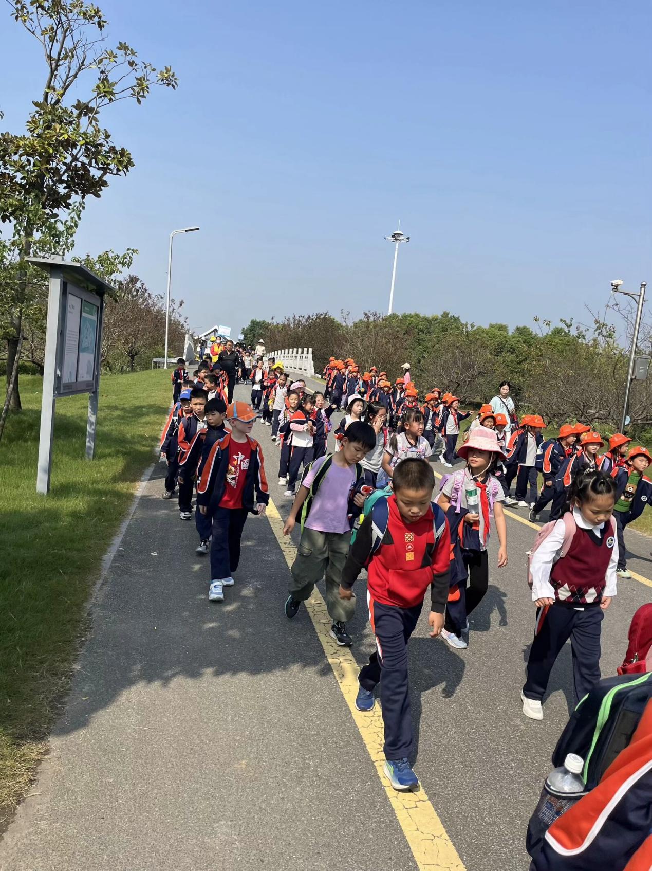 【湖畔·学生活动】感受自然之美——金陵小学（仙林湖校区）二年级秋季综合实践活动_html_82daa19.jpg