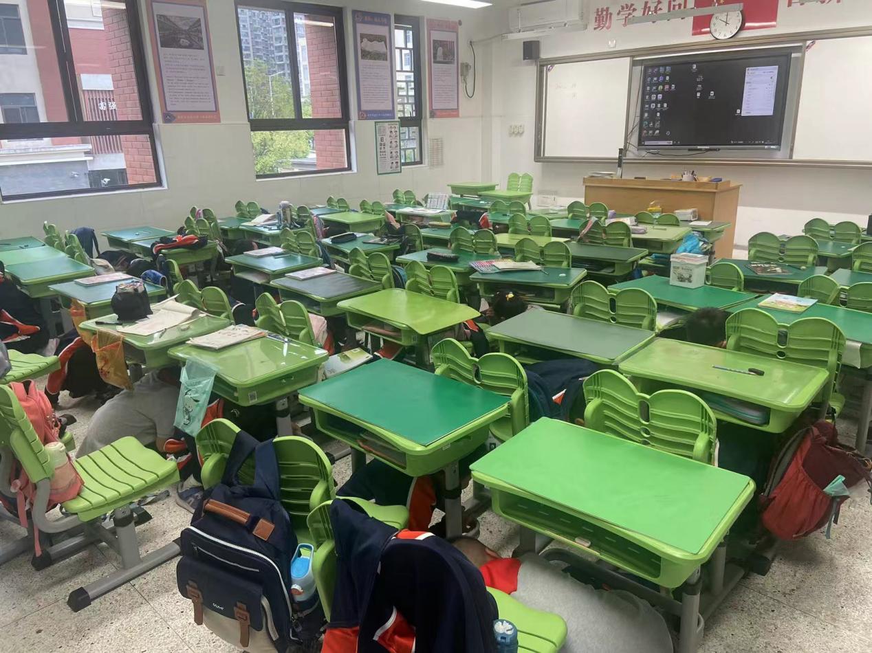 【湖畔·共佑安全】赋能年轻一代，共筑韧性未来——金陵小学（仙林湖校区）开展防震减灾演练_html_49aeda3.jpg