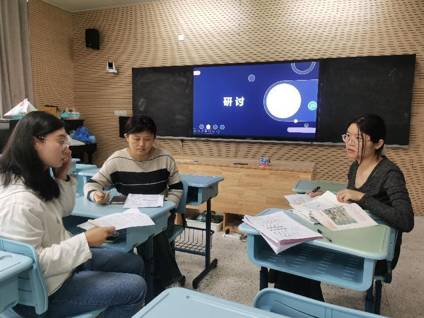 携手共进，智启未来——记信息组校本主题沙龙活动(1)_html_m53f15171.jpg
