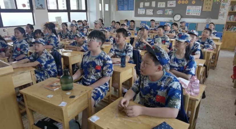 【湖畔光影】心似骄阳万丈光 敢问天地试锋芒——2017级学生国防教育夏令营（一）_html_m32c1137.jpg