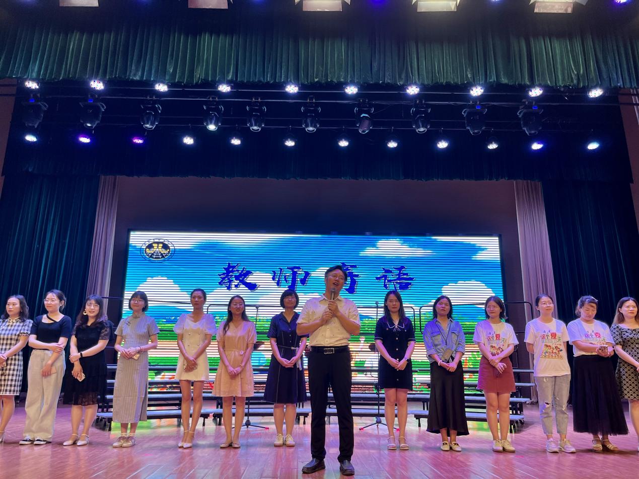 【湖畔光影】不负韶华，筑梦未来 ——金陵小学（仙林湖校区）2016级六年级毕业典礼_html_m5587cbe4.jpg