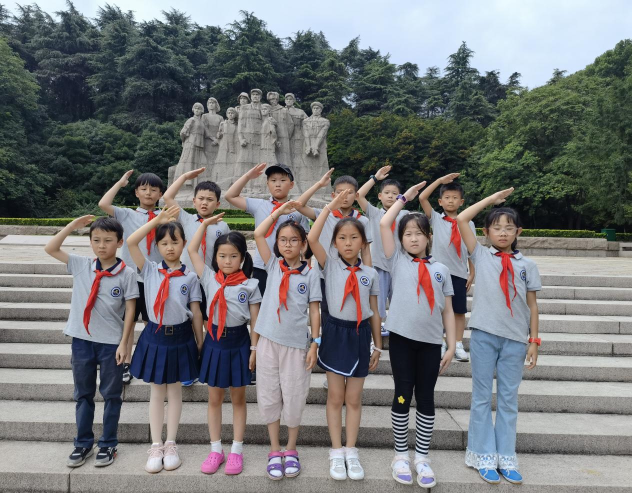 【博学广志】传承红色基因 牢记时代使命——金小广志二年级专题研学活动_html_18a56be7.jpg