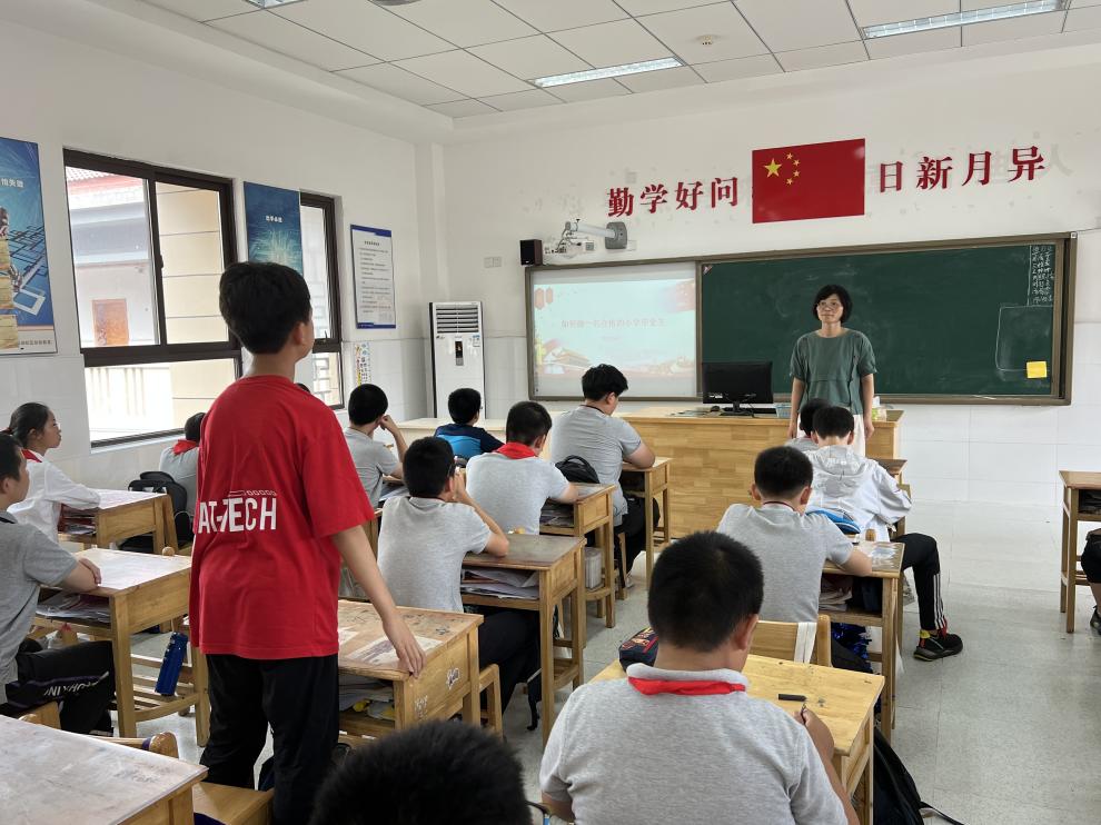 【湖畔党建】如何做一名合格的小学毕业生——中共南京市金陵小学仙林湖校区党支部开展“领导带头上好思政课”活动_html_7941152f.jpg