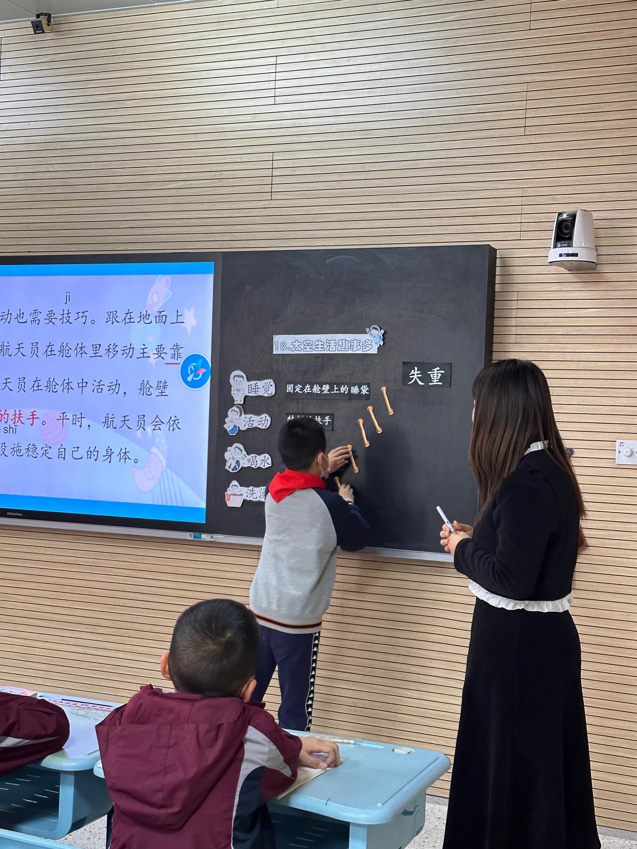 【博学广志】探索宇宙趣事  遨游多彩太空——金陵小学广志路校区语文组校本教研活动_html_m755c6e27.jpg
