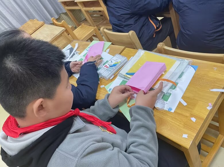 【湖畔·童化课堂】巧手课堂赋能成长 同课异构展师生风采——金陵小学（仙林湖校区）劳动主题赛课活动_html_m22c116f3.jpg