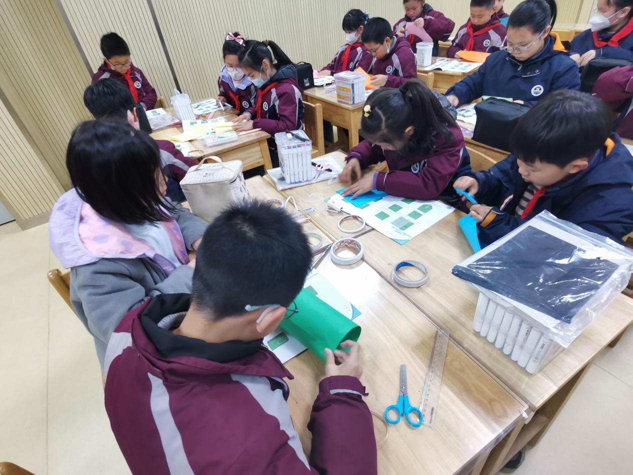 【湖畔·童化课堂】巧手课堂赋能成长 同课异构展师生风采——金陵小学（仙林湖校区）劳动主题赛课活动_html_m2d3c3867.jpg