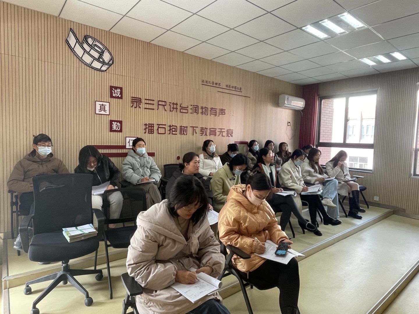 【湖畔·童化课堂】趣读趣学 探索规律——数学校本研修之课例研讨（141）_html_25a69323.jpg