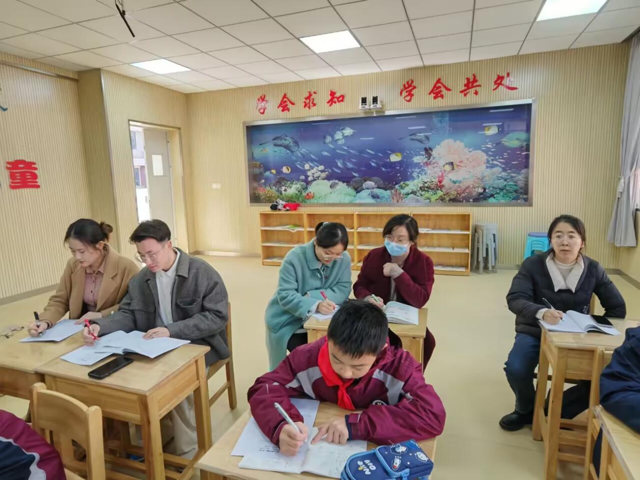 【湖畔·童化课堂】一一列举：有序思考——数学校本研修之课例研讨（185）_html_152b7958.jpg
