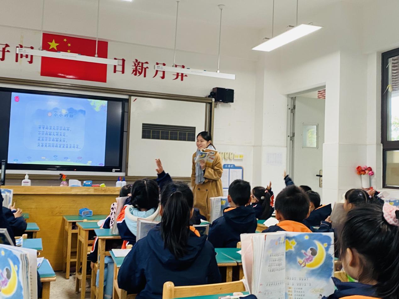 【湖畔·童化课堂】冬日正暖阳，教研促成长——记一年级组内教研_html_47f8300a.jpg