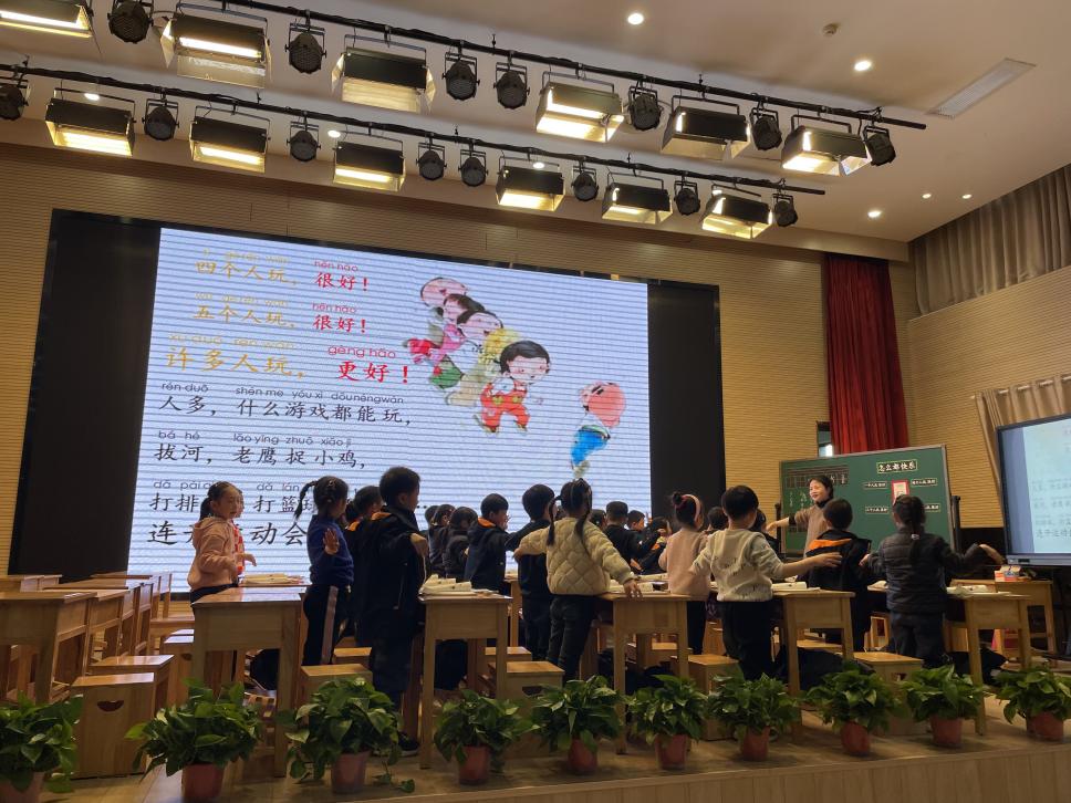 【湖畔·先锋示范】做一束光照进学生心里——2022-2023学年优秀班主任事迹（2）_html_4dde7b69.jpg