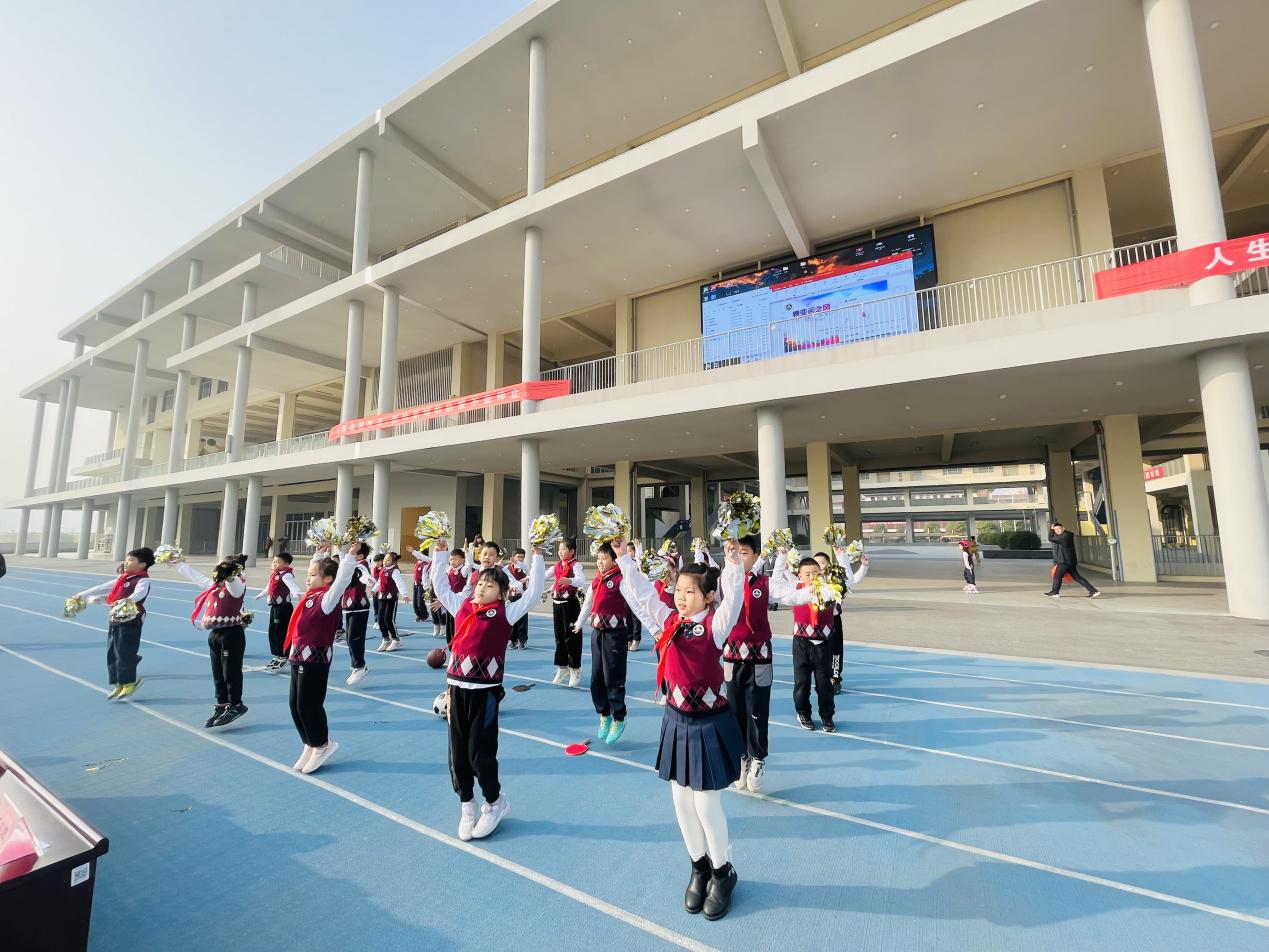 【湖畔·家校共育】“乘亚运之风  展运动风采”——金陵小学（仙林湖校区）2023—2024学年秋季运动会开幕式_html_d005670.jpg