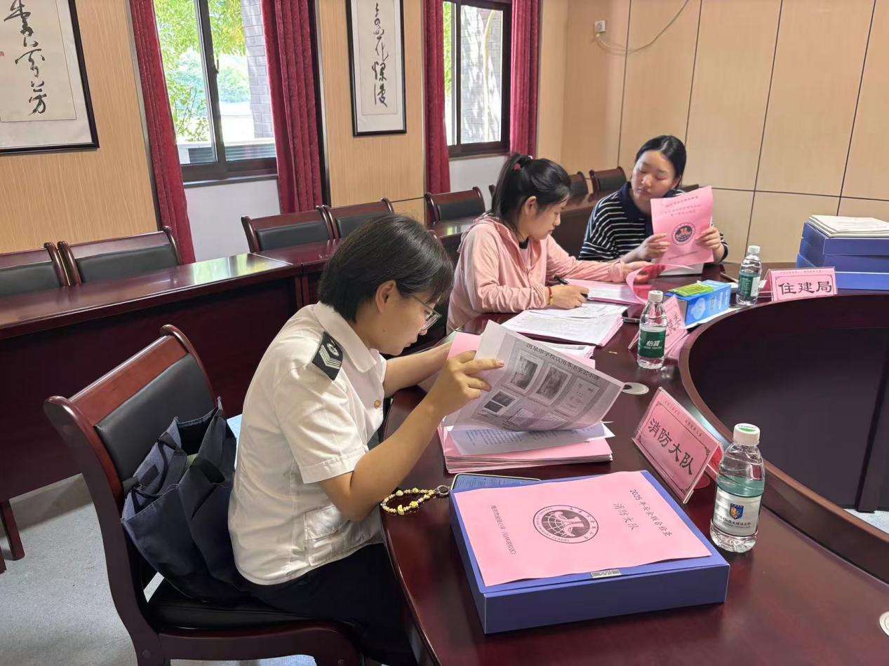 【湖畔·共佑安全】多部门联合护航 筑牢校园安全防线 ——金陵小学（仙林湖校区）迎接区校园安全联合检查_html_m16a54184.jpg