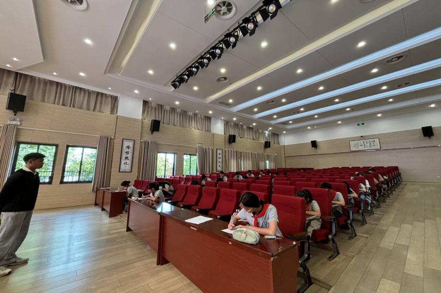 【湖畔·红领巾】筑梦红领巾，少年勇担当——金陵小学（仙林湖校区）2024-2025学年大队委换届选举_html_716298ae.jpg