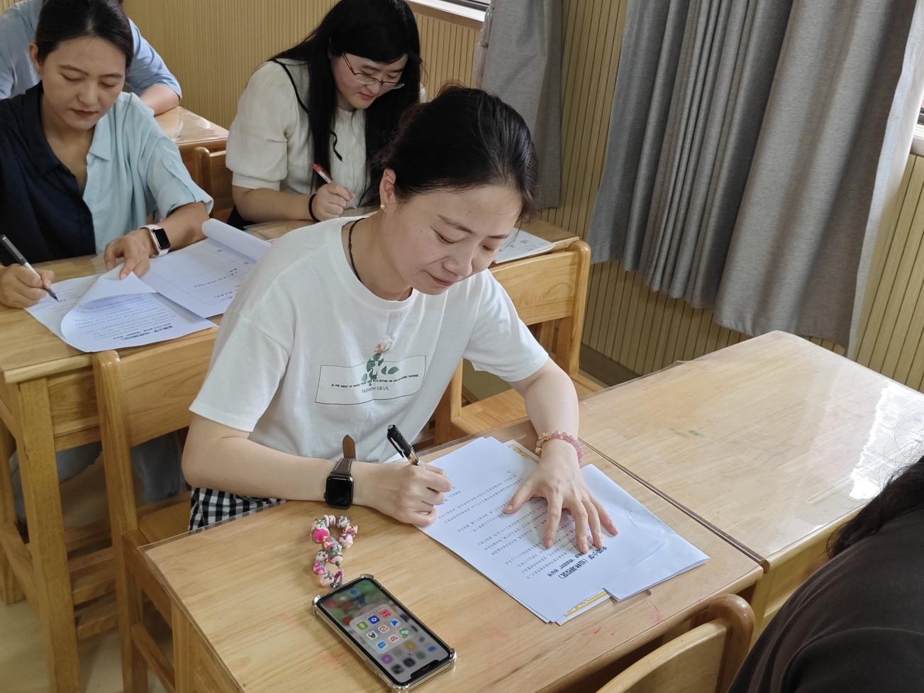 【湖畔·队伍建设】匠心致远 •青蓝结对——记金陵小学（仙林湖校区）2024-2025学年度青蓝工程之师徒结对活动_html_m3e2ce4cd.jpg