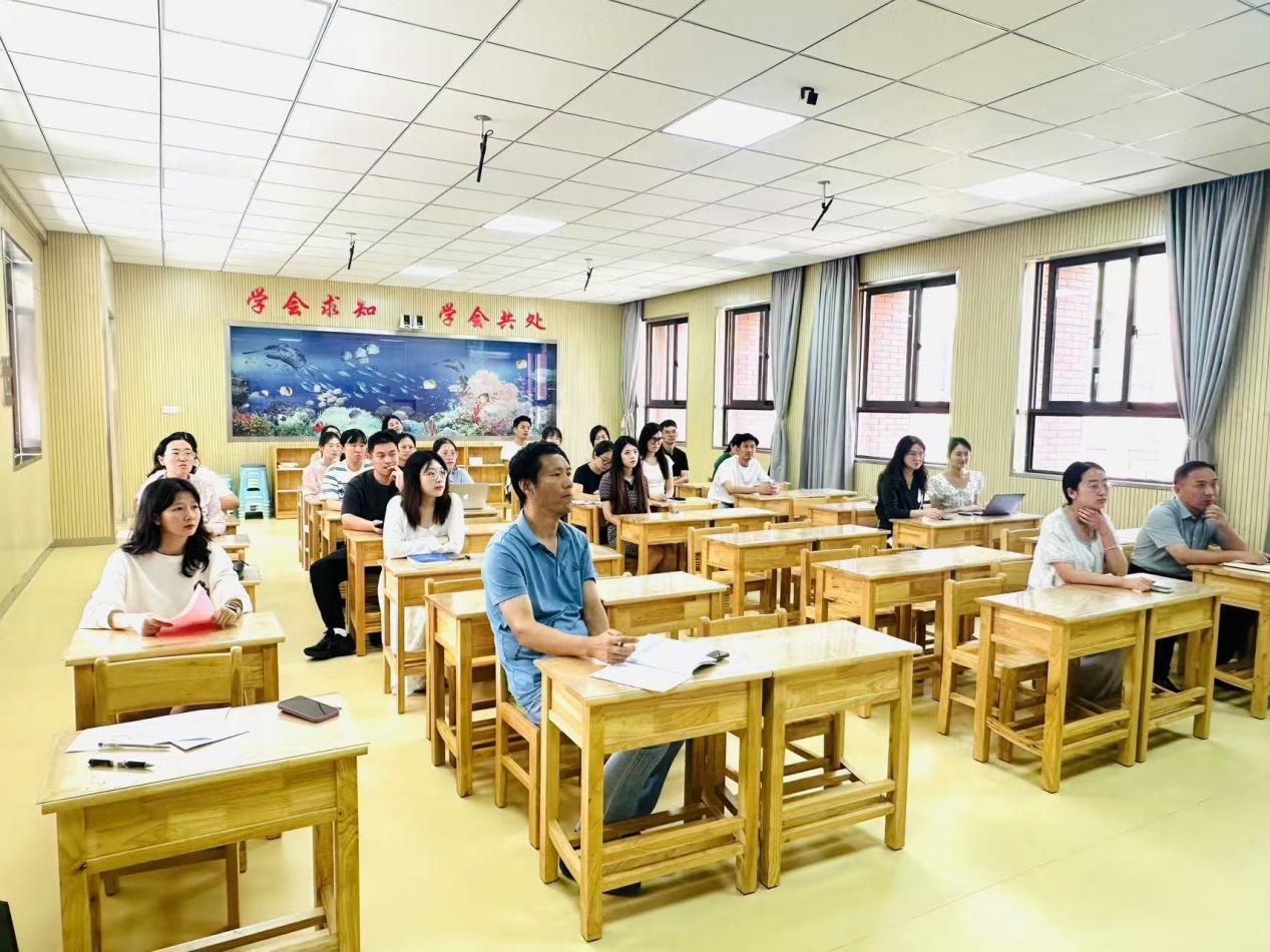 【湖畔·科研引领】以书润心 与智同行——金陵小学（仙林湖校区）科研导师制阅读分享会（第一场）_html_m38115da8.jpg