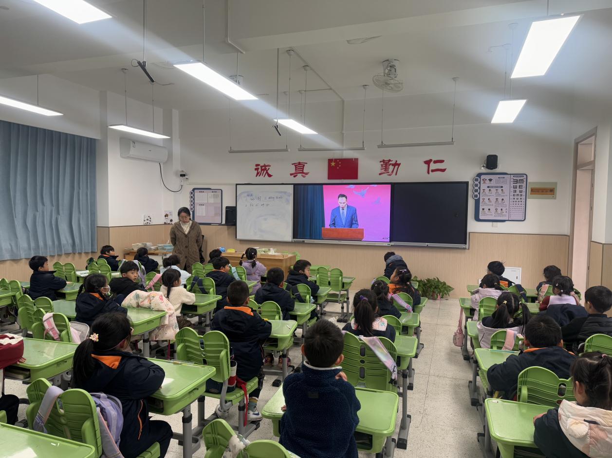 【湖畔·学生活动】学讲创融践宪法 知行合一育新人——金陵小学仙林湖校区宪法活动周掠影_html_53c28b82.jpg