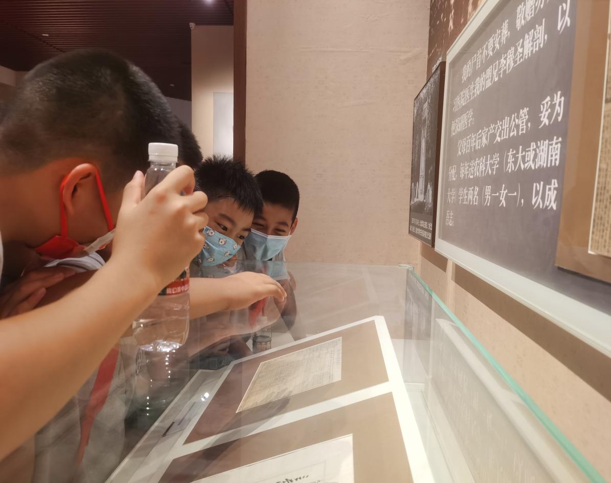 【湖畔光影】敬雨花英烈 立信仰之根——记金陵小学（仙林湖校区）五年级红色教育研学活动_html_m118585c7.jpg