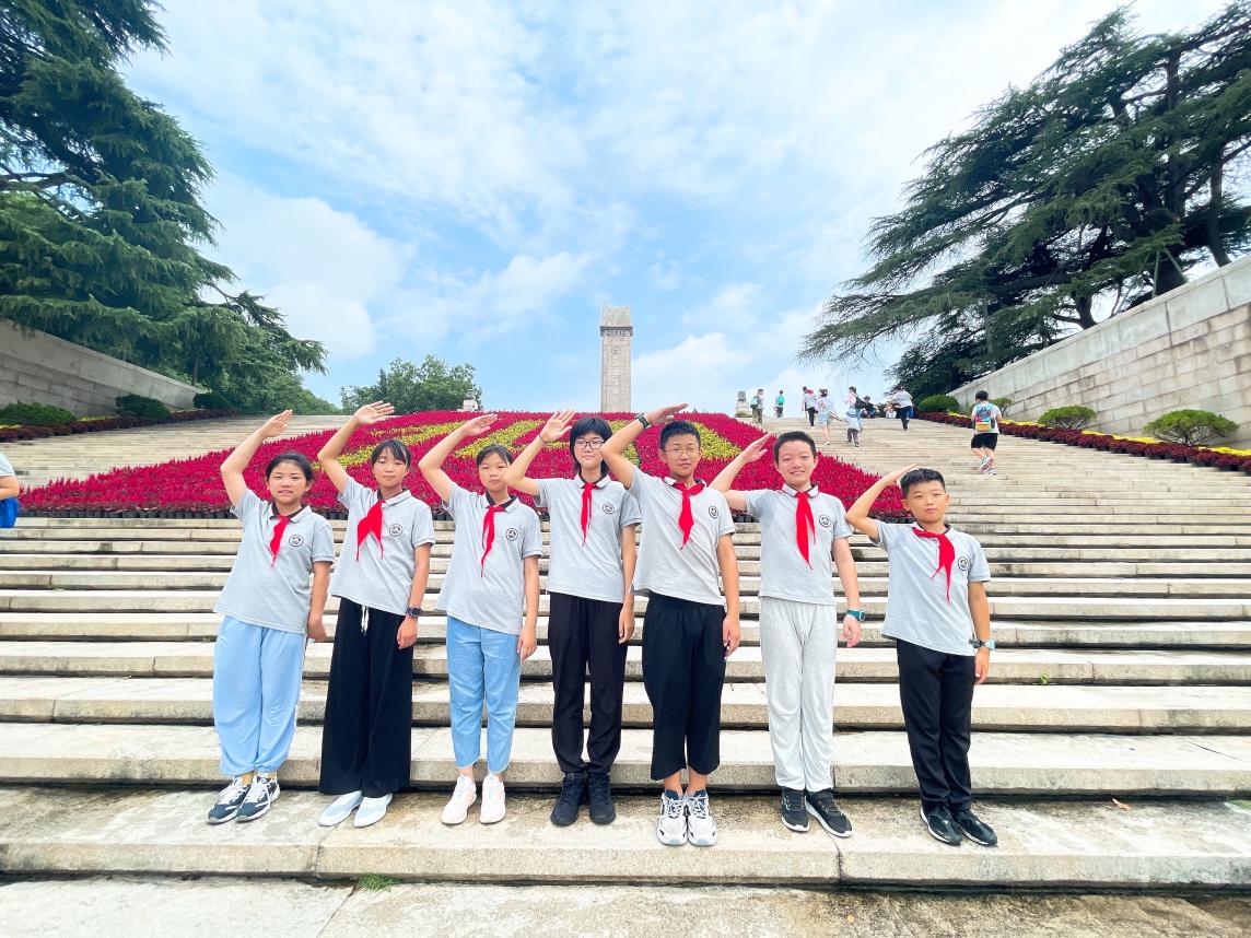 【湖畔光影】敬雨花英烈 立信仰之根——记金陵小学（仙林湖校区）五年级红色教育研学活动_html_m57654387.jpg