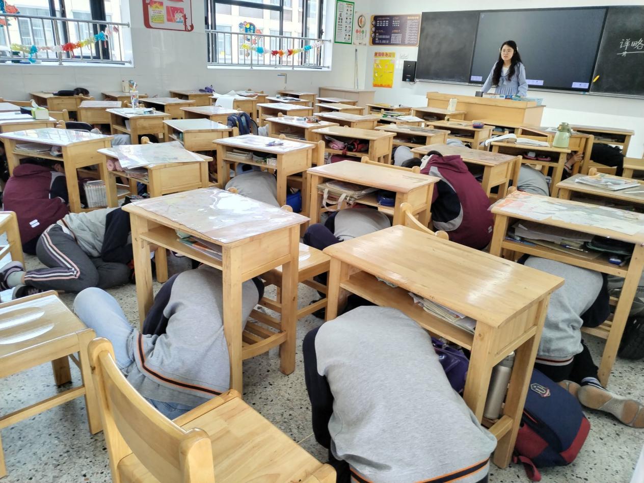 【博学广志】应急有方 遇险不慌——金陵小学广志路校区开展512防灾减灾应急疏散演练活动_html_4191f98f.jpg