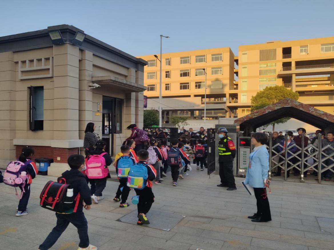 【湖畔·协同育人】督导入校启新思，提质增效促发展——金陵小学（仙林湖校区）十月督导_html_m7ff924c6.jpg