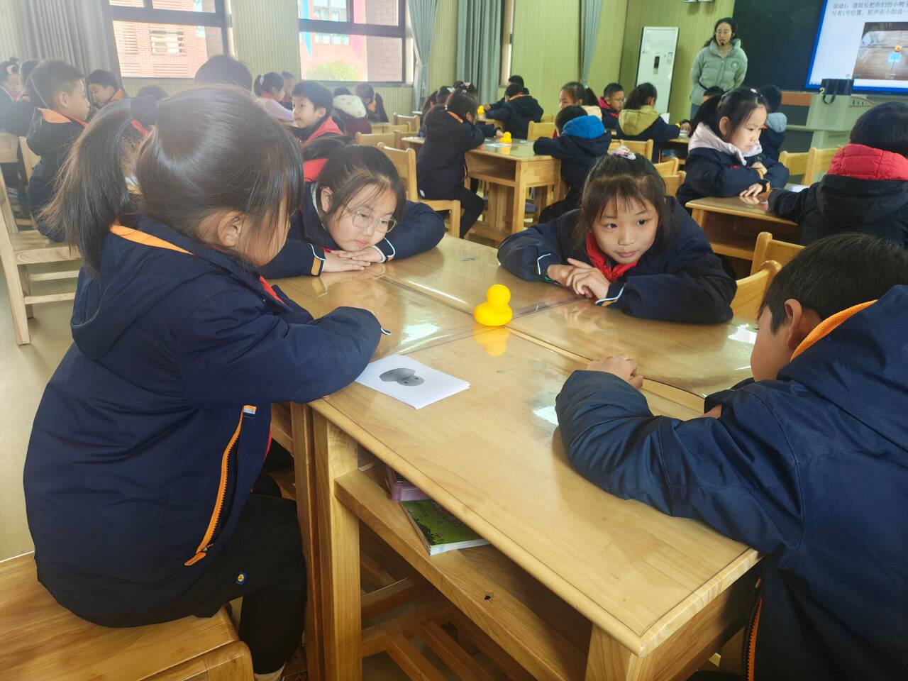 【湖畔·童化课堂】聚焦观察视角，剖析物体教学——数学校本研修之课例研讨（239）_html_98f5a81.jpg