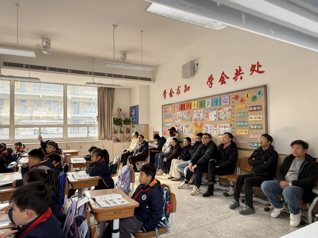 【湖畔·家校共育】共筑教育桥梁，见证孩子成长——金陵小学（仙林湖校区）第五次“家长开放月”三年级篇_html_1103fe60.jpg