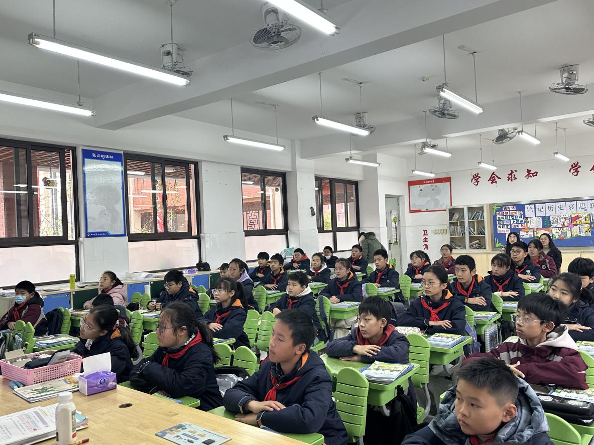 【湖畔·童化课堂】激发思维 创新教学——数学组校本研修之课例研讨（234）_html_m7c90f114.jpg
