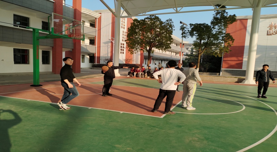 南京市营防中学教职工迎新趣味活动_html_27e98c58.jpg