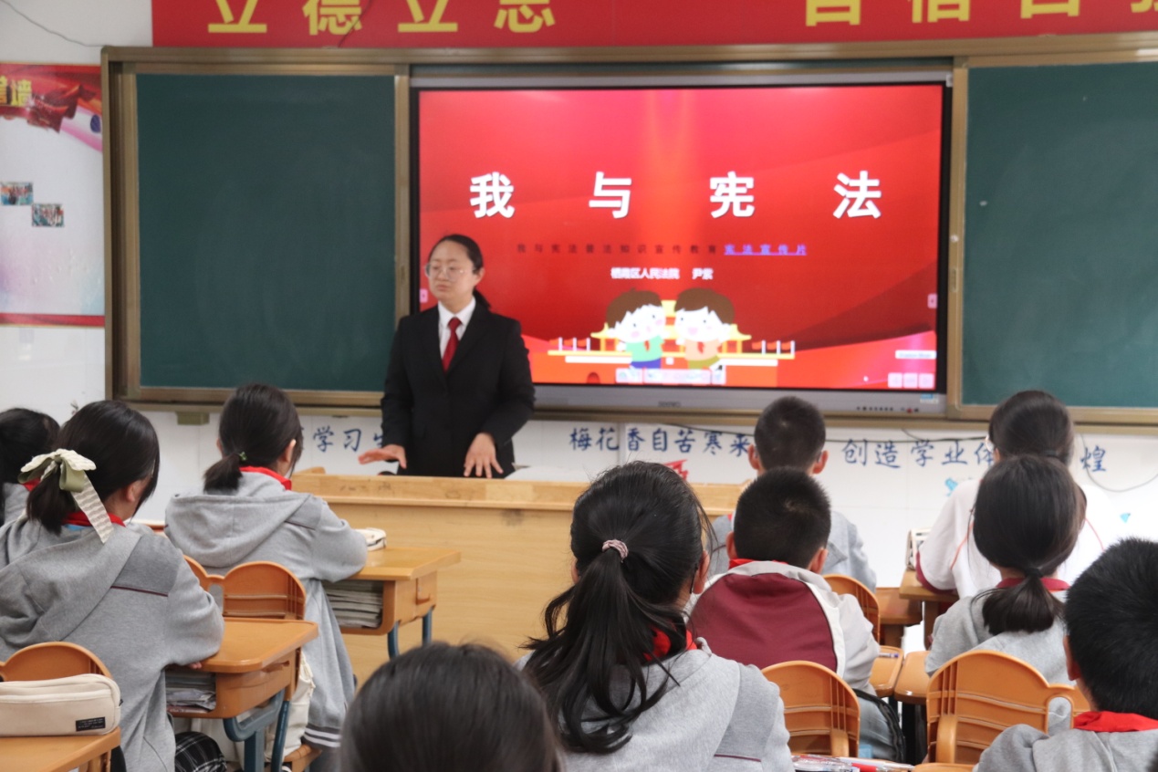 【尊荣营中】宪法伴我一生  ——营防中学开展“法治副校长”进校园普法宣传教育活动