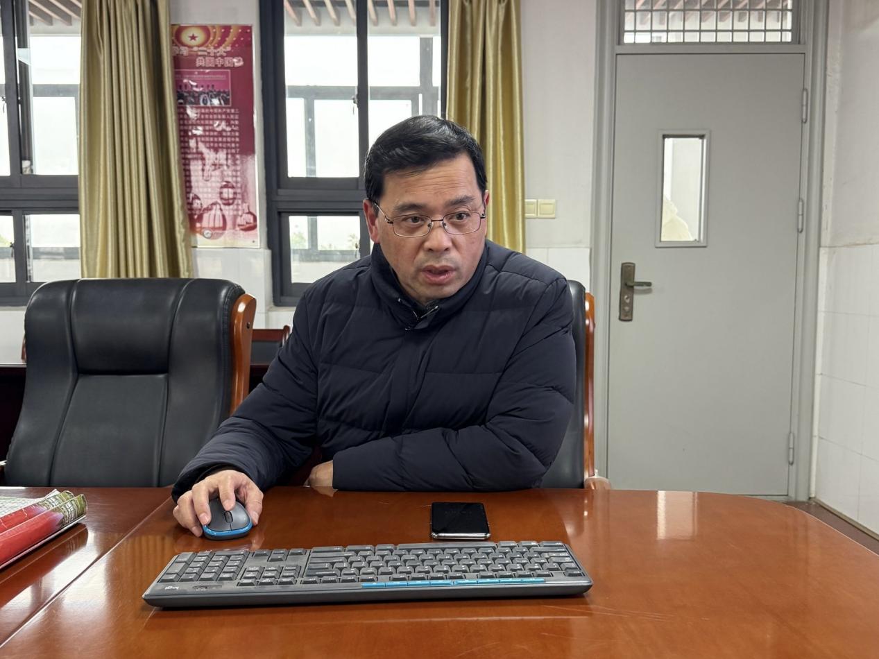 德育总结会_html_m445429d7.jpg