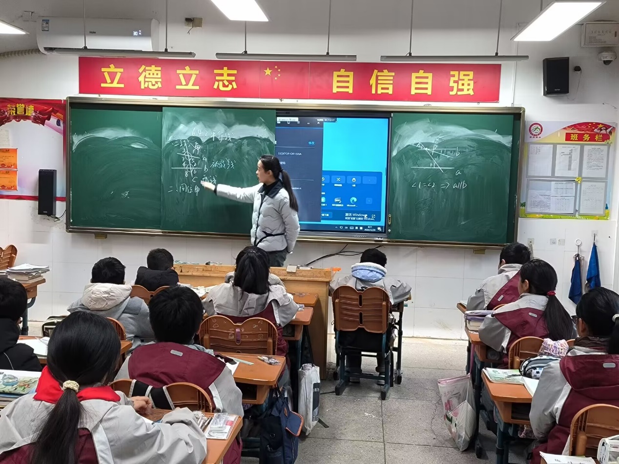青年教师展风采新闻_html_m52f93f2.jpg