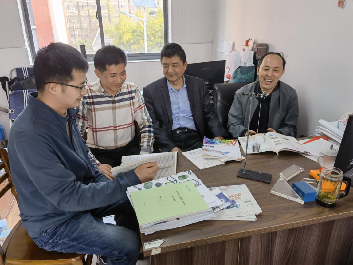 全校合力共抗疫 师生携手谱新篇_html_4b0540fc.jpg