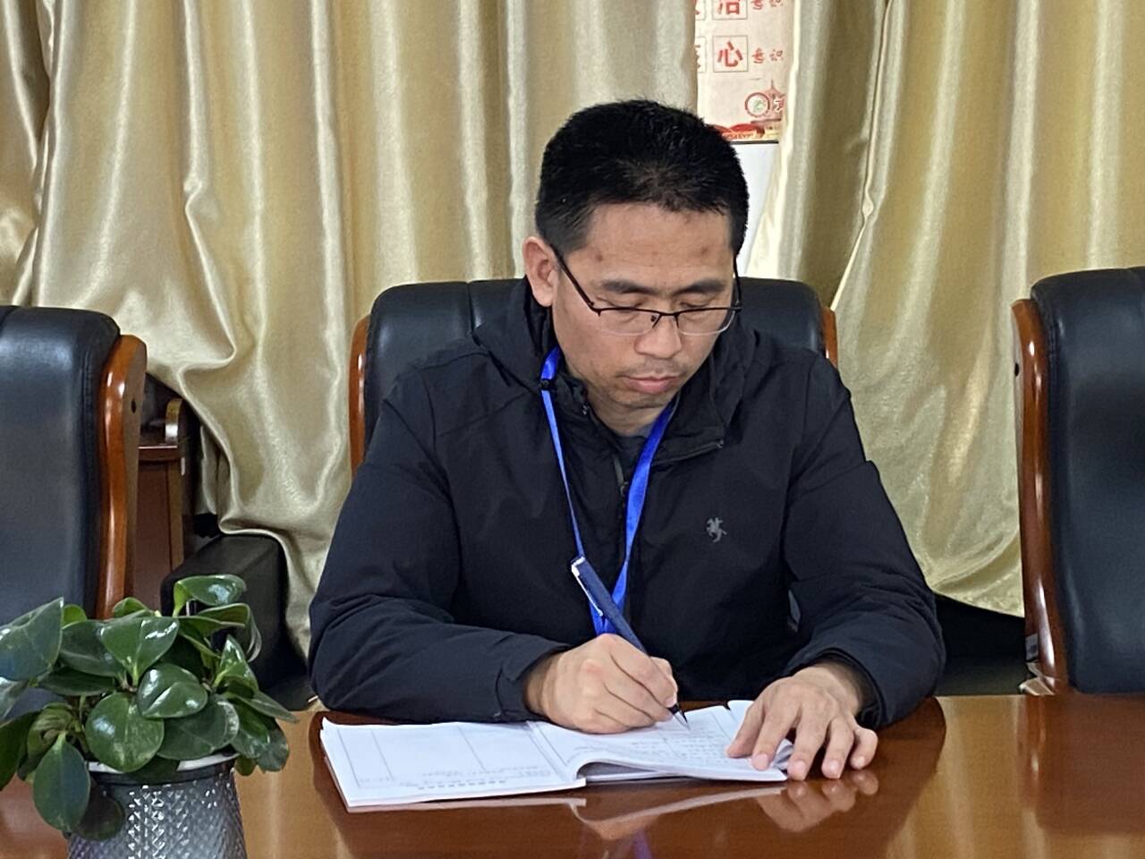 课题研讨活动新闻稿_html_m2e28909.jpg