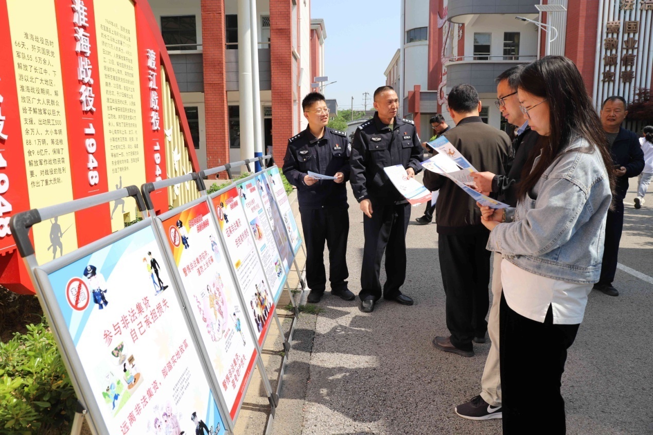 南京市营防中学5月份法治教育宣传周活动总结_html_19234fb2.jpg